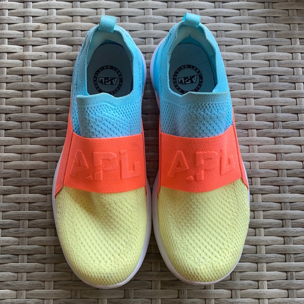 EUC APL TechLoomBliss Size 6